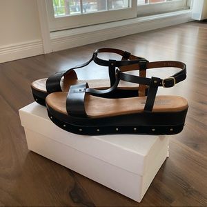 Black Solective Flatform Sandal in size 8.5